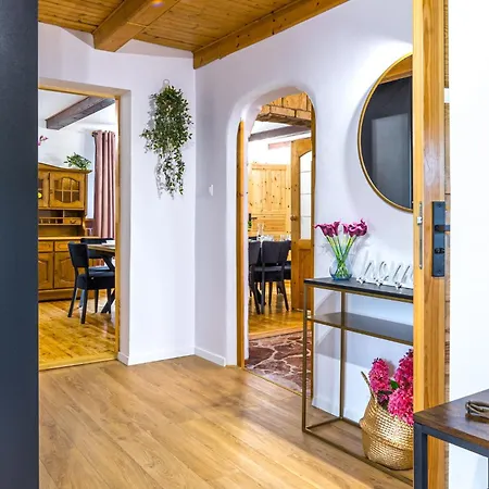 וילה Family House Rosa